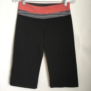 Lululemon Size 6 Reversible Cropped Wide Leg Capri